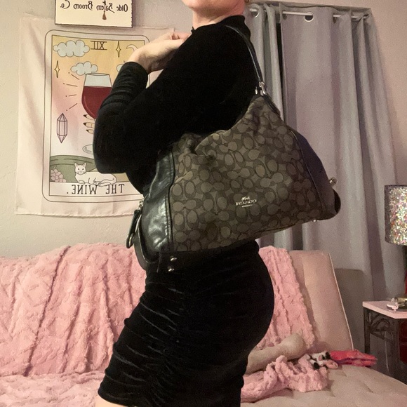 Coach Black Signature Canvas Shoulder Bag - Picture 1 of 6